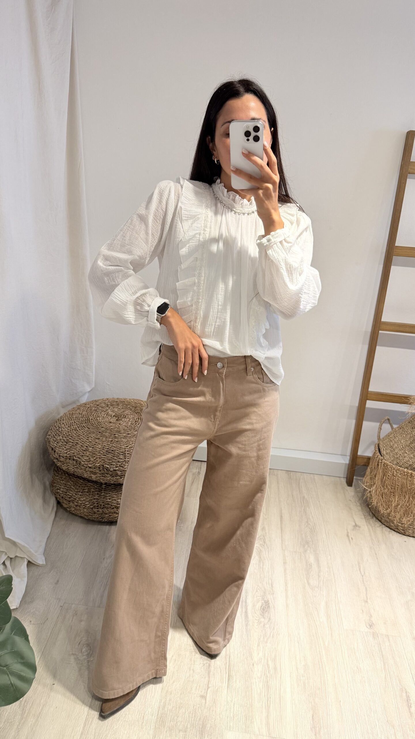 WIDE LEG AURA